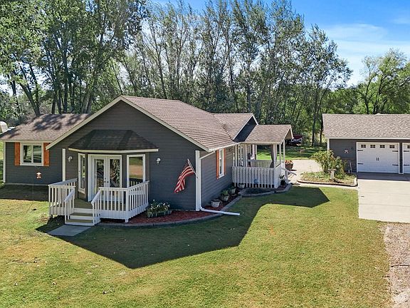 3rd image of 2810 Viking Blvd NE