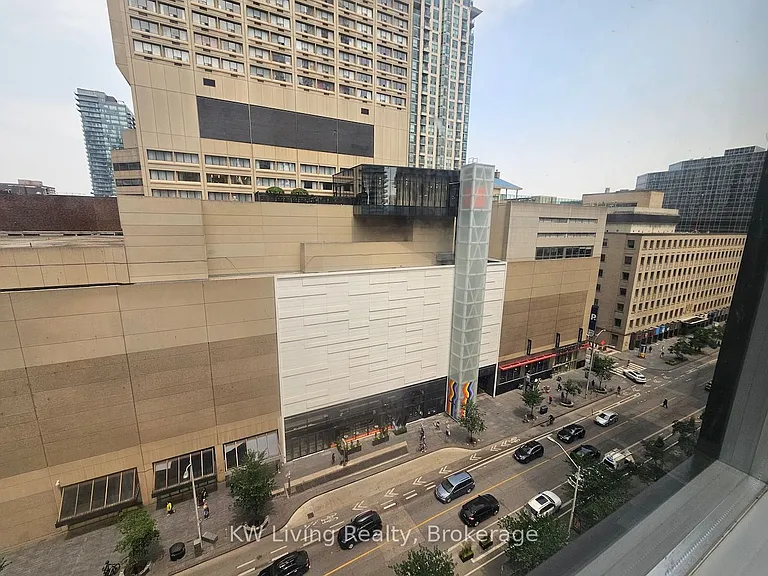 55 Bloor St E #1207 — Photo 8