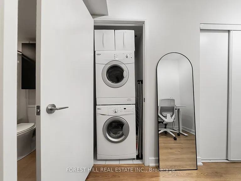 775 King St W #425 — Photo 16