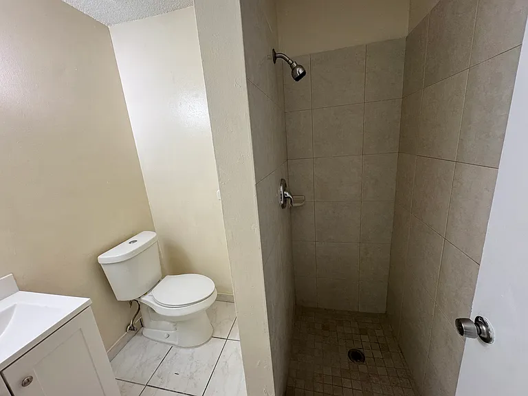 4371 Riverside Dr #D — Photo 17