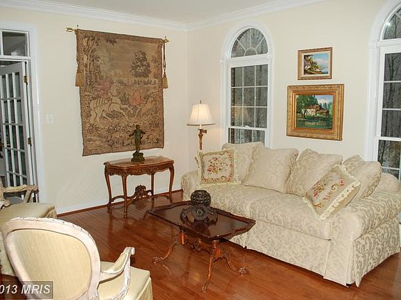 4th image of 9751 Thorn Bush Dr