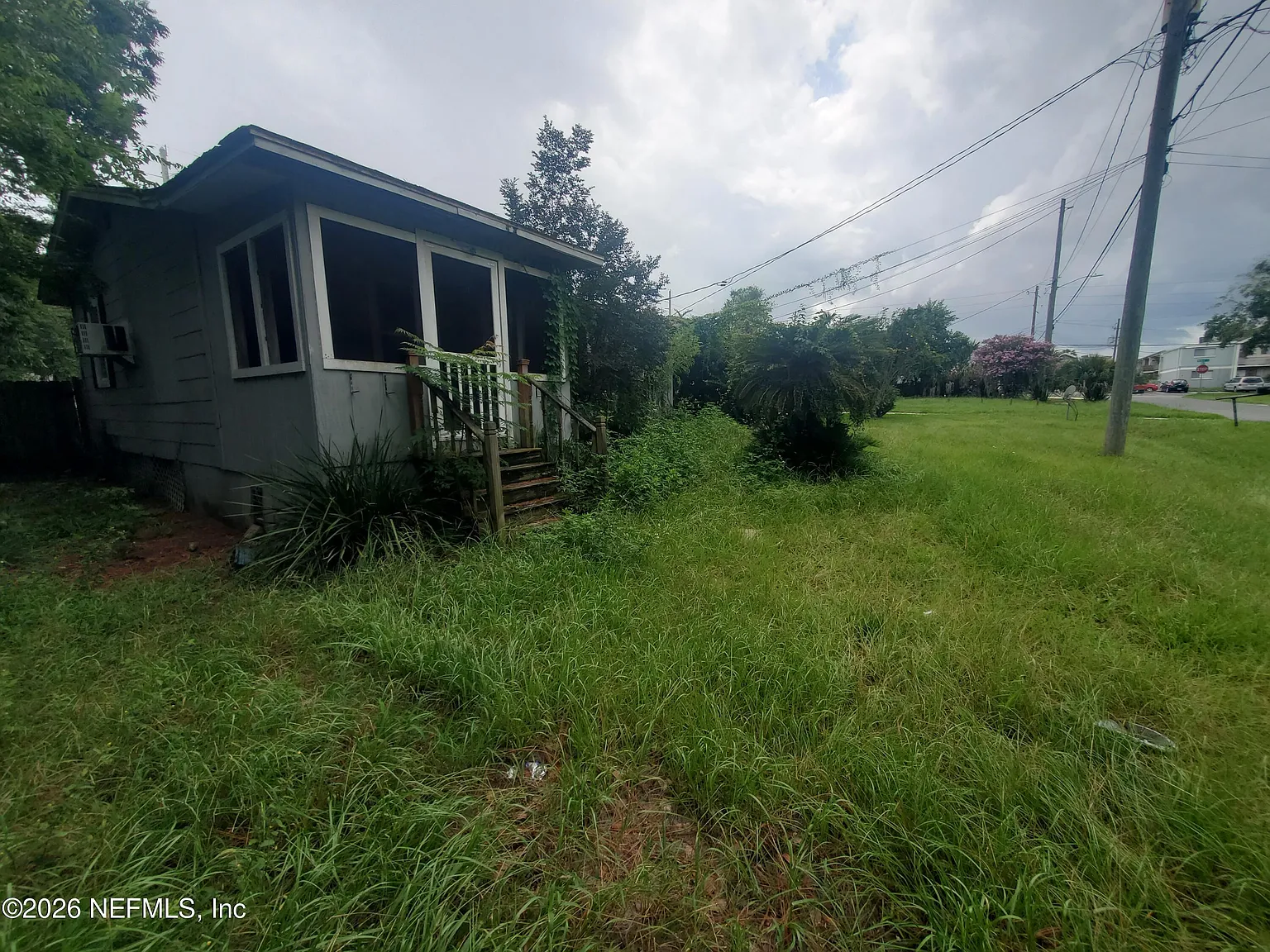 3 bed, 1.0 bath, 800 sqft, $1,000 — Photo 2