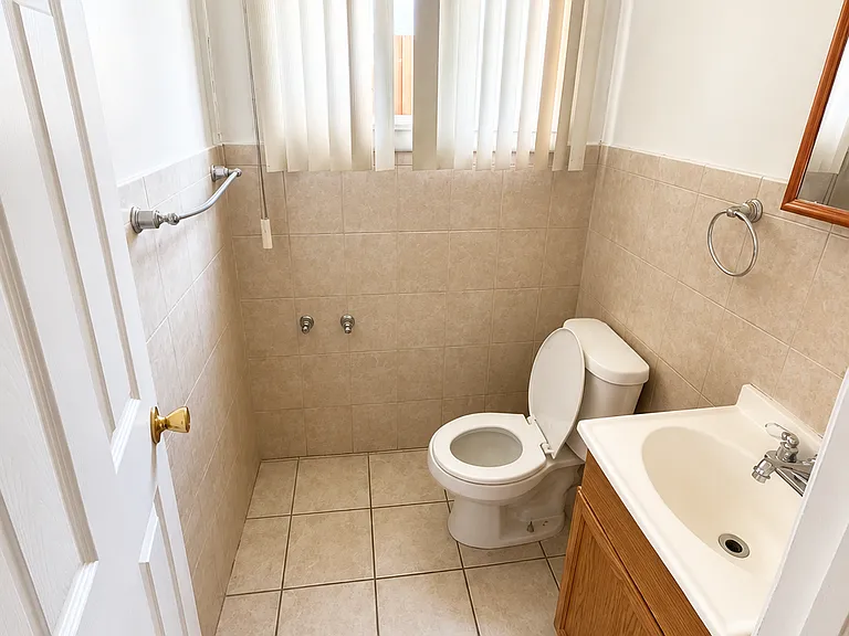 14655 Greenlawn St — Photo 3