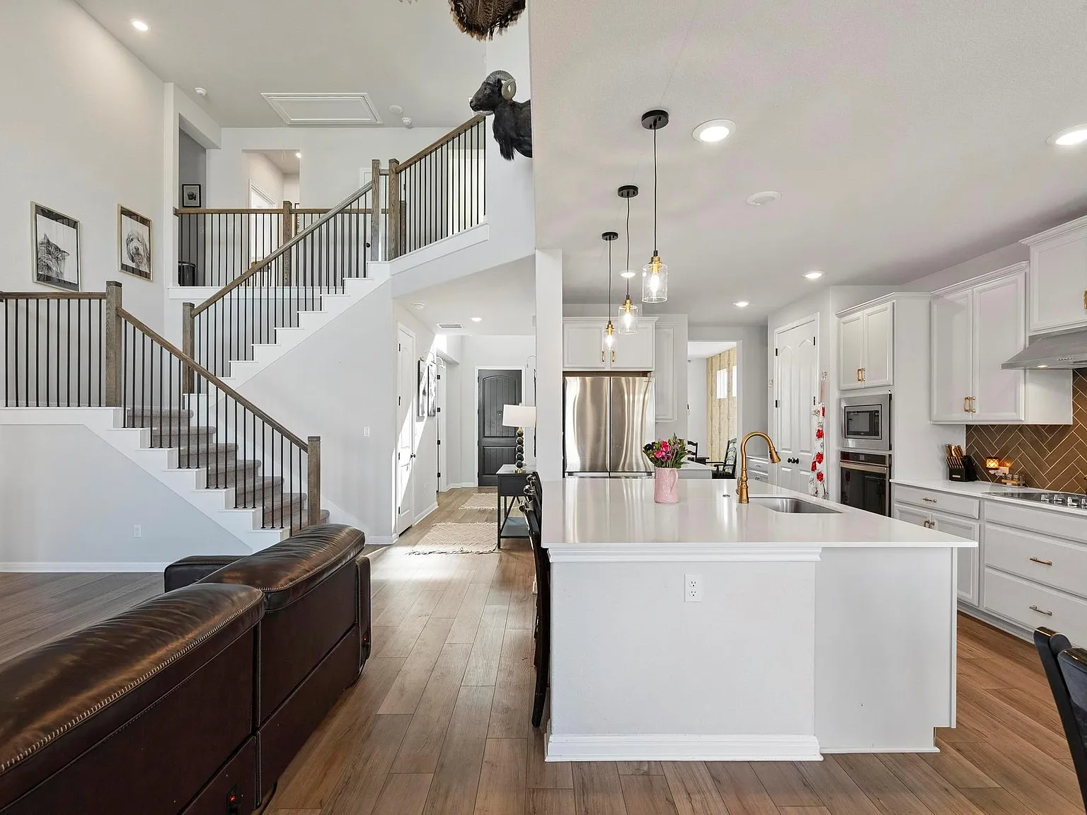 4 bed, 3.5 bath, 3162 sqft, $2,950 — Photo 3