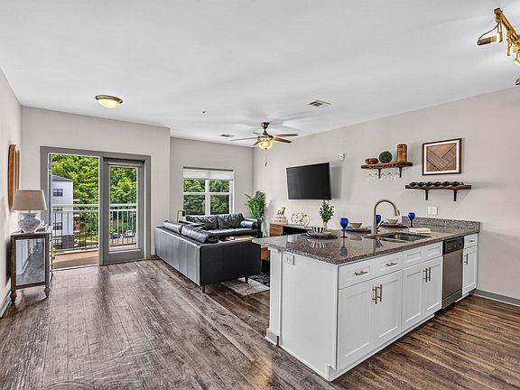 5th image of 782 Riverfront Pkwy Unit 419