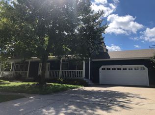 490 Doverton Ln, Fox River Grove, IL 60021