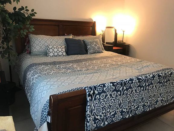 Master BR fits king size bed