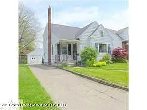 2111 Roberts Ln photo 1