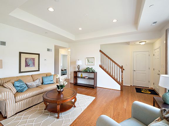 Living-Similar Photo