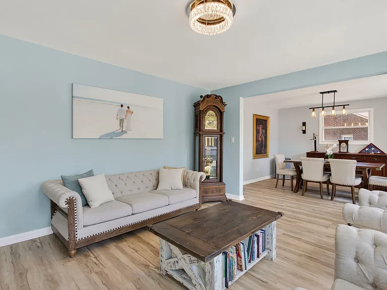 403 Holloway Dr — Photo 8