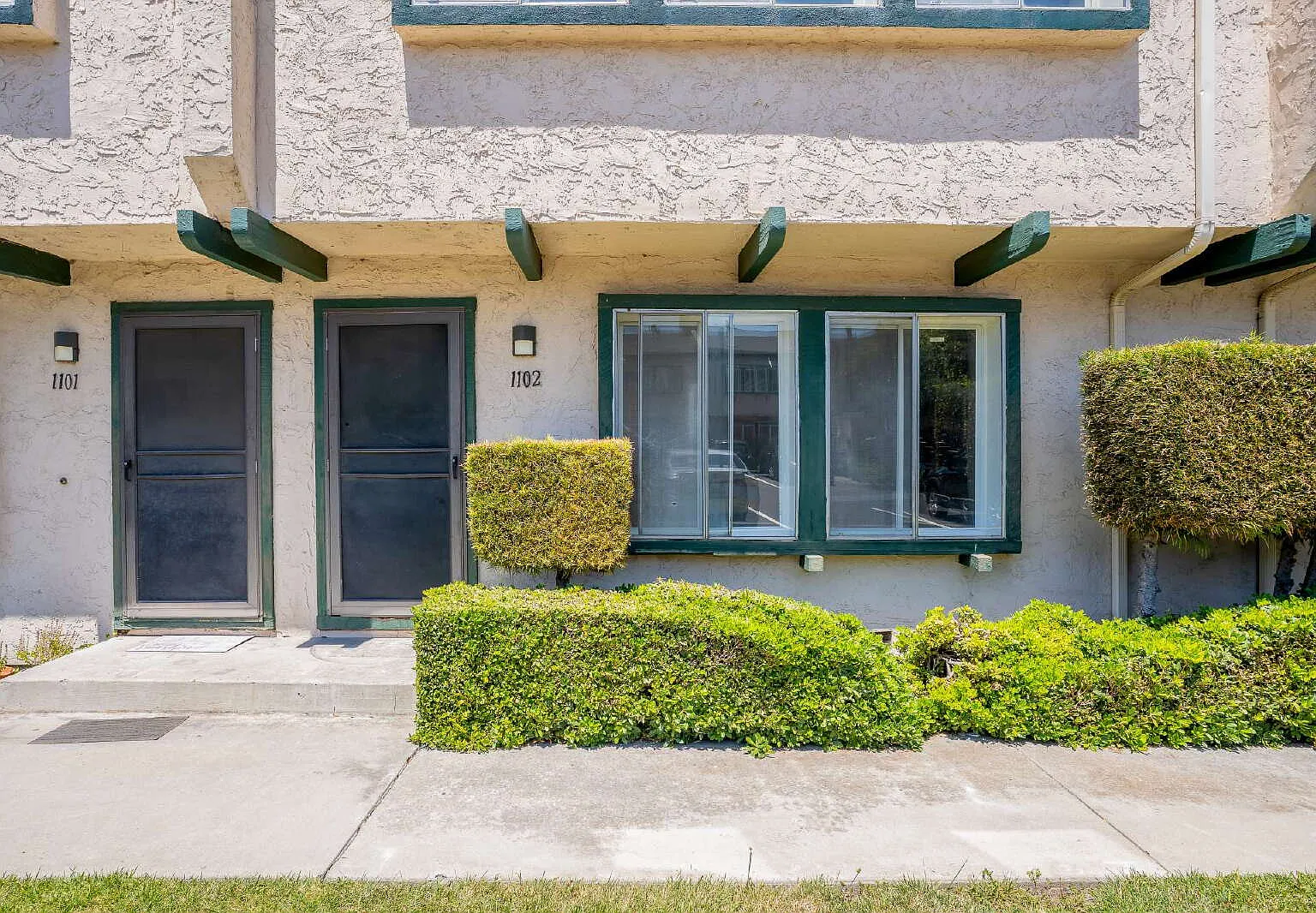 2 bed, 2.5 bath, 1300 sqft, $3,750 — Photo 1