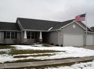 1015 S 3rd St, Eldridge, IA 52748