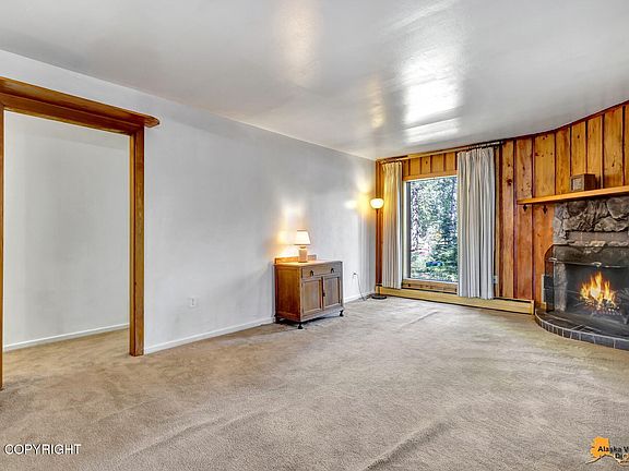 4th image of 3220 E 40th Ave