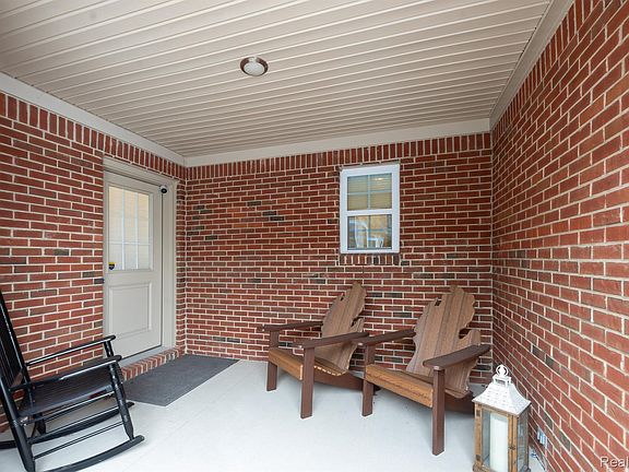 2nd image of 1925 Egret Pointe