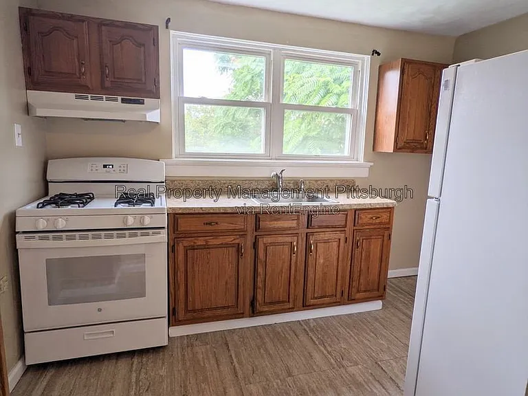 302 W Miller Ave — Photo 4