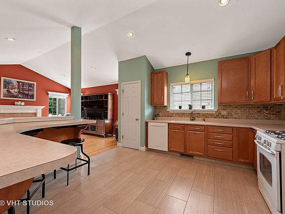 3rd image of 2126 Greenview Dr