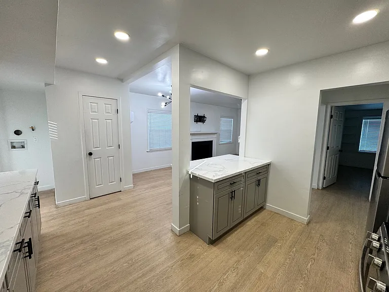 12609 Brock Ave — Photo 8
