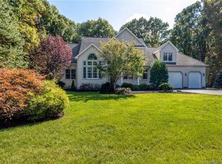16 Portage Xing, Farmington, CT 06032