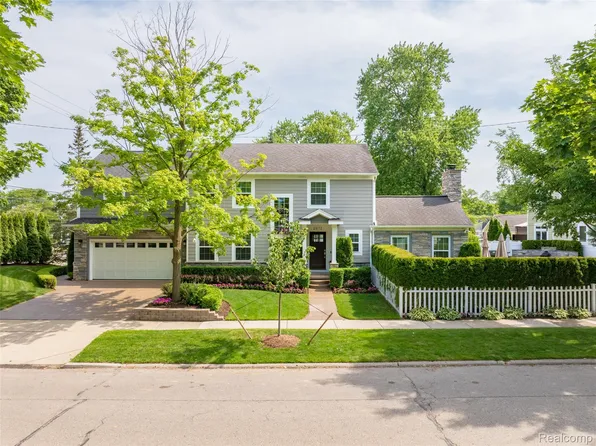 2872 Manchester Rd, Birmingham, MI 48009