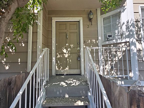 3rd image of 154 N Meridith Ave APT 3