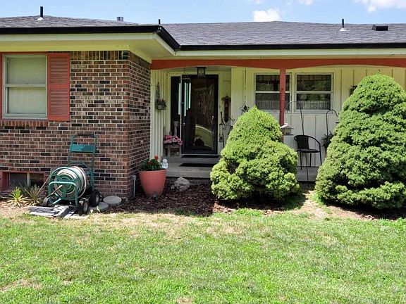 2nd image of 15259 SW Goldenrod Ln
