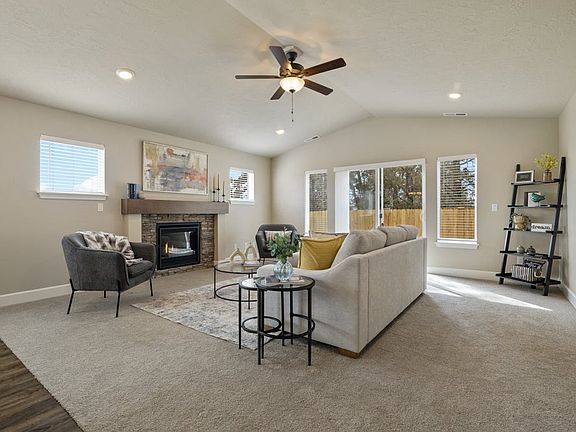 4th image of 1018 NW Varnish Ln