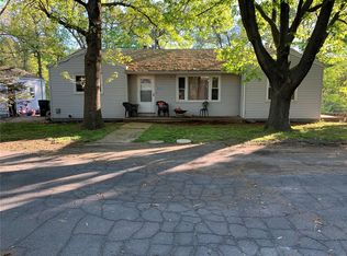 863 Oakwood Ln, East Alton, IL