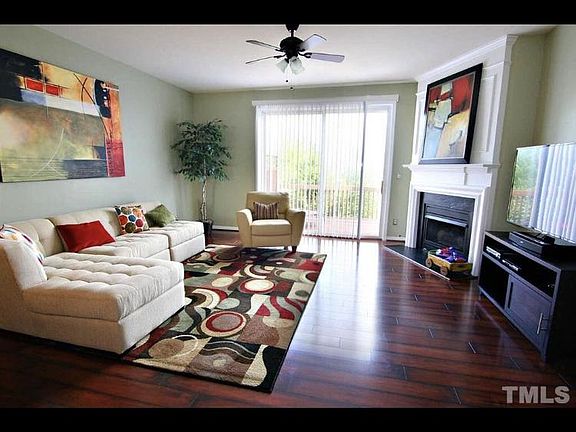 Living Room (2nd floor)