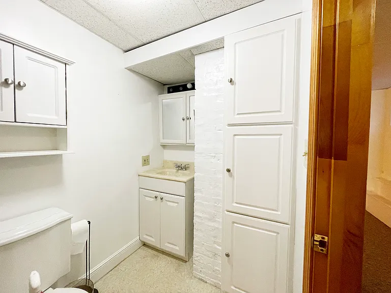 17 Linden St #B — Photo 9