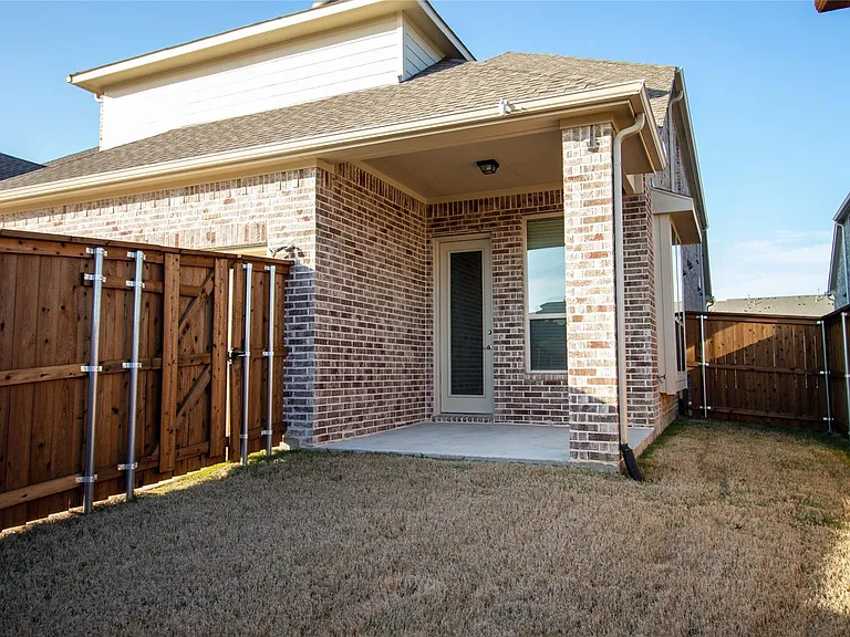 7235 Sanctuary Dr — Photo 26