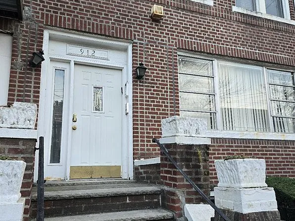 912 51st St Floor 1, Brooklyn, NY 11219