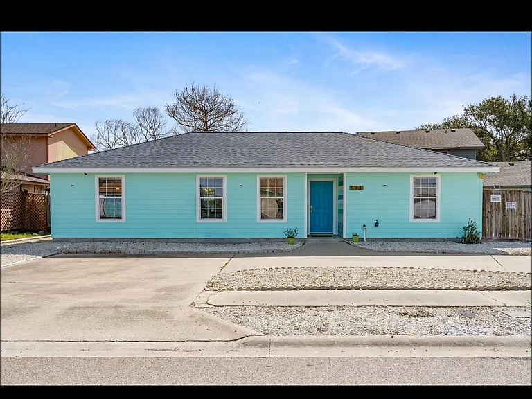 813 Oriole St — Photo 2