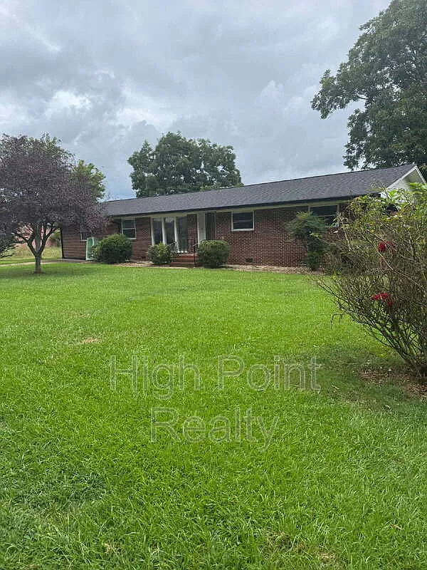 3 bed, 2.0 bath, 1987 sqft, $2,500 — Photo 1