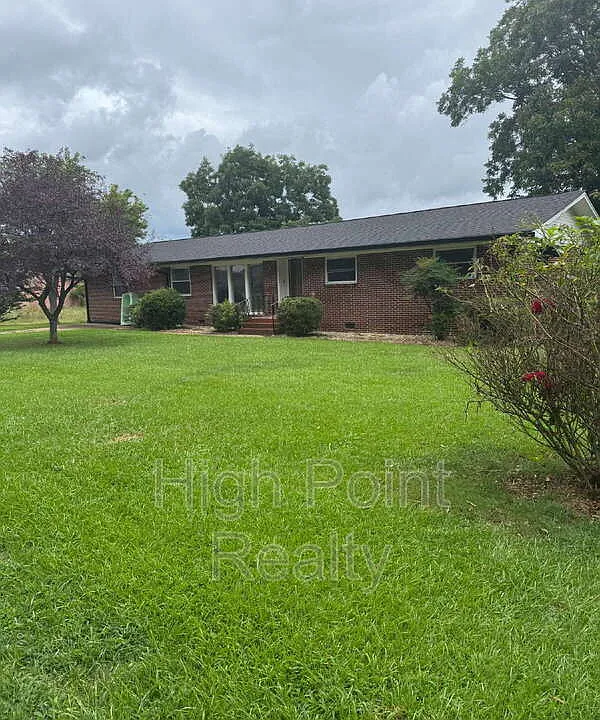 61 Rains Ave SE