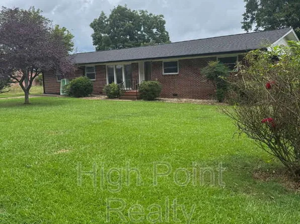 61 Rains Ave SE, Rainsville, AL 35986