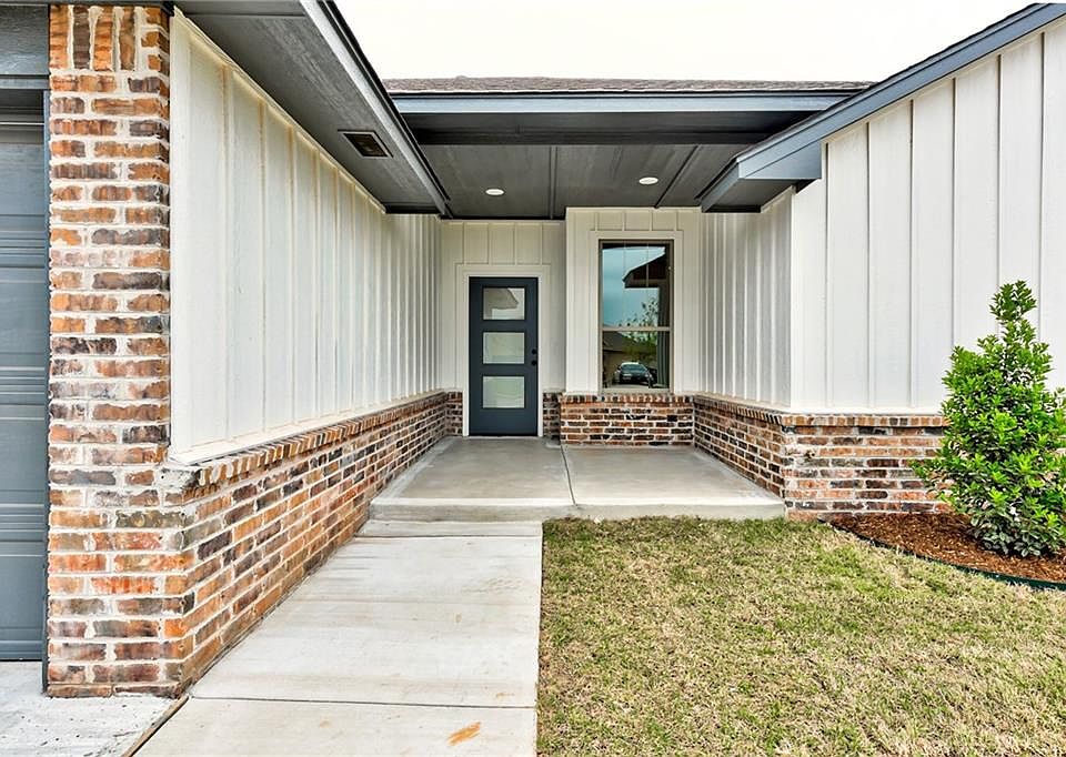 1st image of 4517 Desert Springs Ct