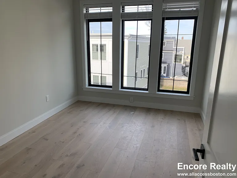 157 Everett St #302 — Photo 8