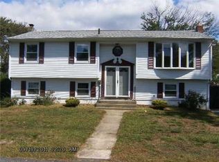16 Winifred Ave, Warwick, RI 02889
