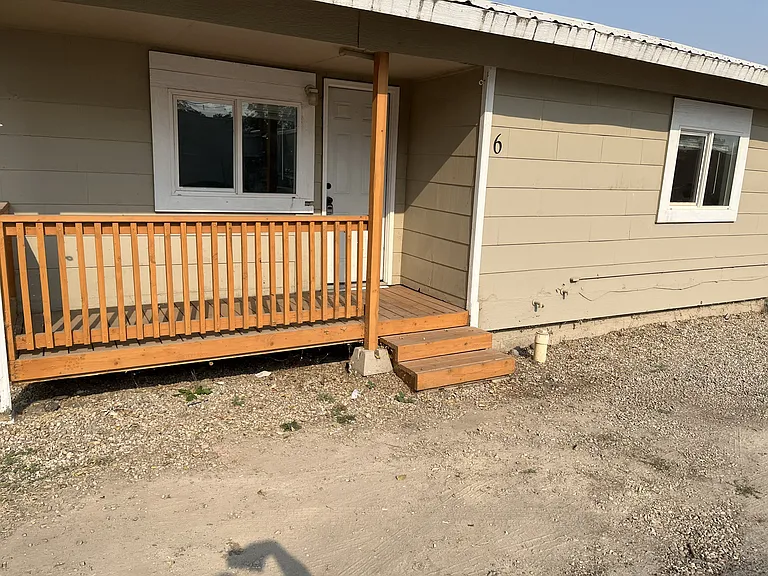 111 E Simplot Blvd #6 — Photo 2