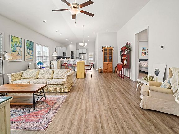 4th image of 513 Antebellum Ln.