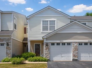 1905 Cobblestone Dr, Carpentersville, IL 60110