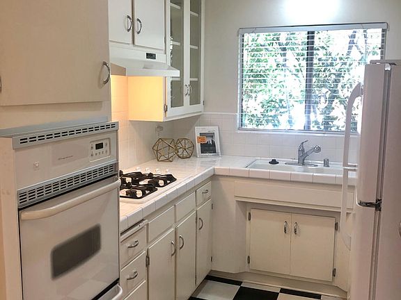 2nd image of 2616 N Beachwood Dr APT 7