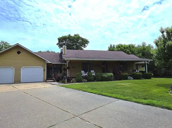 6393 NW 52nd Ct, Johnston, IA 50131