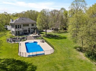 1390 Fiesta Ct, Cedarburg, WI 53012