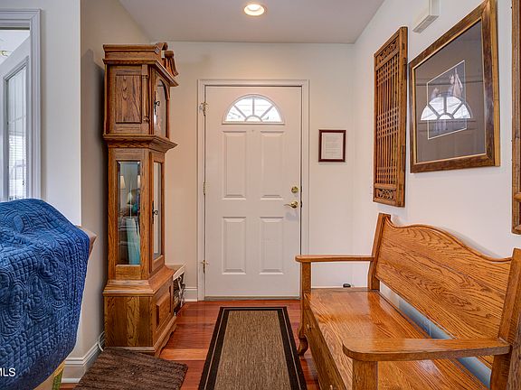 4th image of 106 Avonlea Pl #106