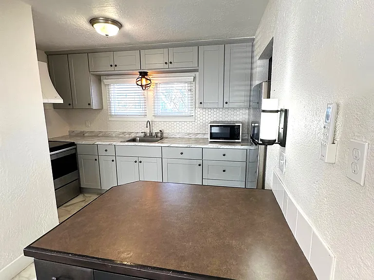 1521 Blaine St #3 — Photo 4