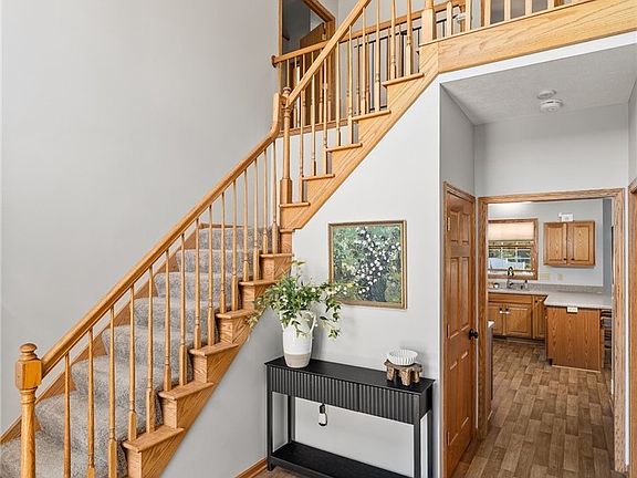 5th image of 895 Williamsburg Ct