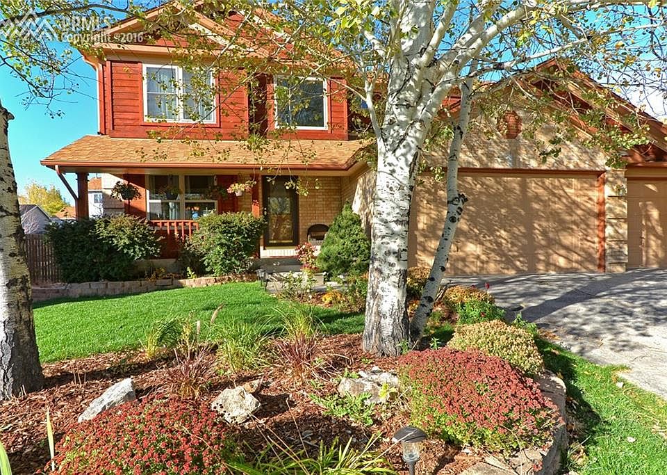 FRONT VIEW OF THE HOME