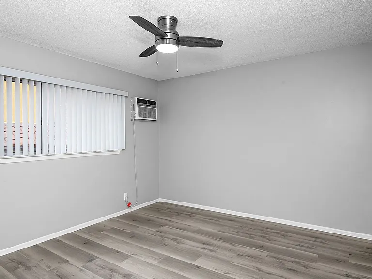 1025 Melrose Ave — Photo 12