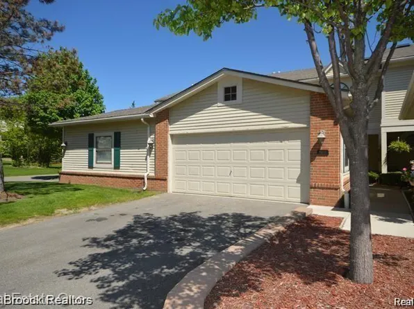 5748 Drake Hollow Dr W, West Bloomfield, MI 48322